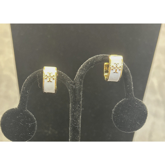 NEW Tory Burch Kira 18k Gold-Plated Double-T Logo Huggie Hoop Earrings NWOT 0.4 - Picture 1 of 10